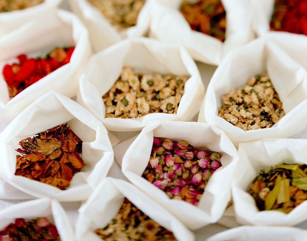 延緩衰老美容養(yǎng)顏花草茶加工加盟廠家直銷(xiāo)